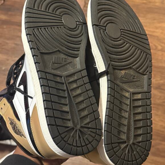 Air Jordan 1 Retro High OG Gold Toe Black White Size 11 (2017) main image 6